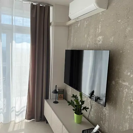 Strawberry Apartment *