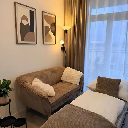 Strawberry Apartment *