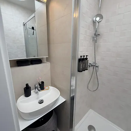 Strawberry Apartment *